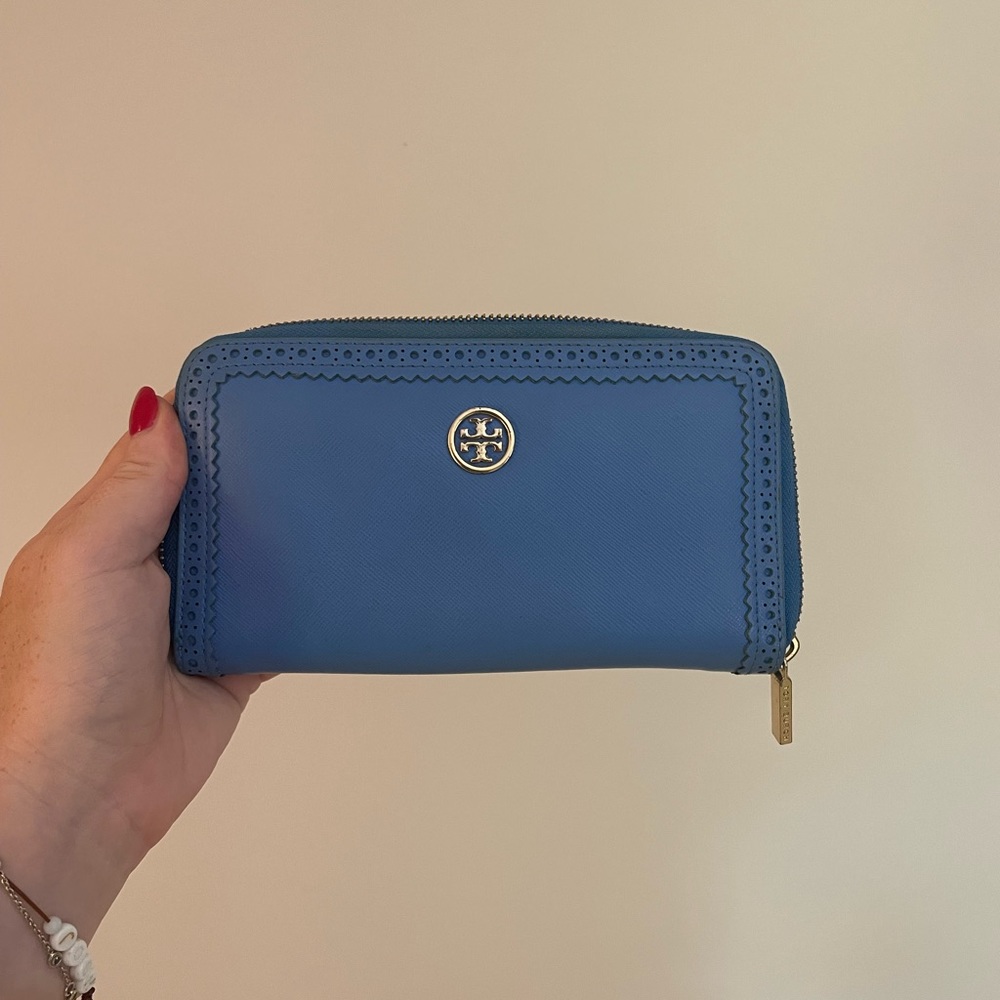 Tory Burch Scalloped Long Wallet Zippered
